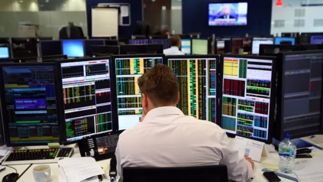 103278825-trader-ce2L3RytJL.webp